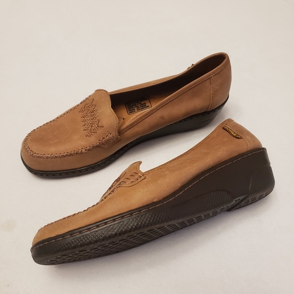ROMULO Tan Leather Slip On Loafers - Picture 11 of 11